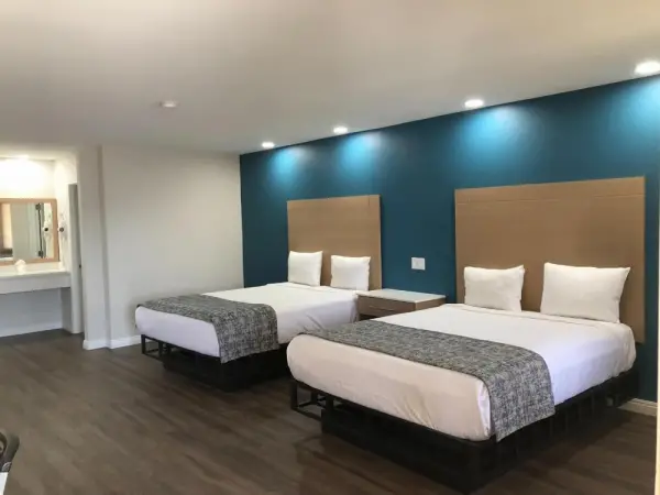 Cali Inn 4