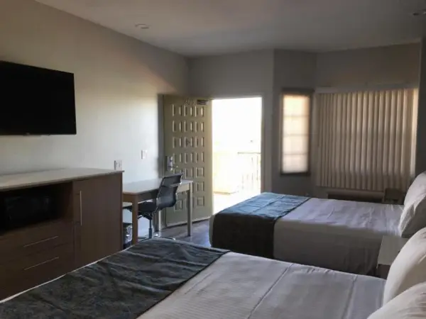 Cali Inn 6